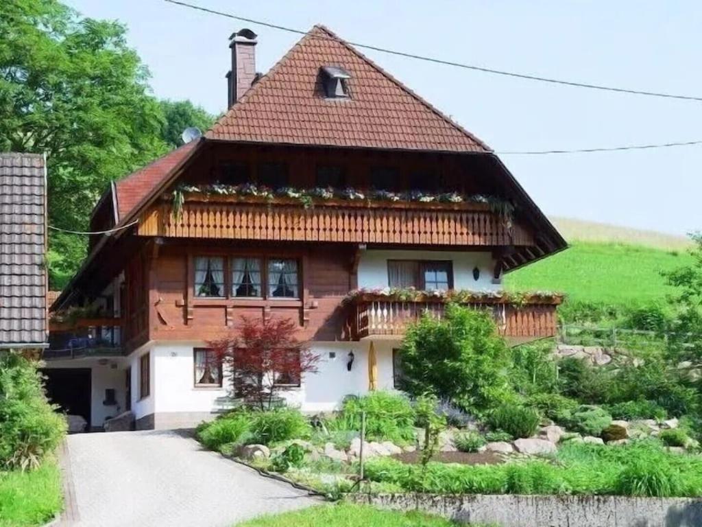 Oberbauernhof - Wohnung "Am Garten" -- Moderne Fewo Im Schoenen Schwarzwaldhaus グータッハ エクステリア 写真