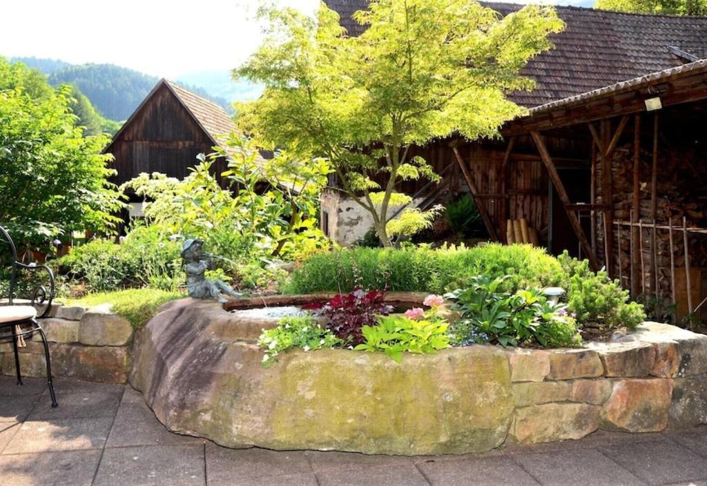 Oberbauernhof - Wohnung "Am Garten" -- Moderne Fewo Im Schoenen Schwarzwaldhaus グータッハ エクステリア 写真